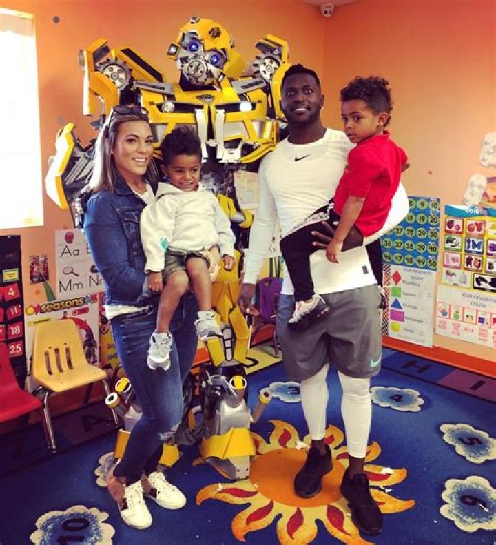 Know All About Antonio Brown Wife Chelsie Kyriss!